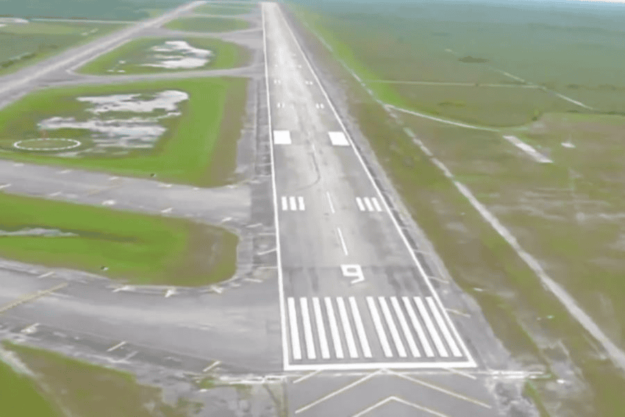 Proponen en Florida crear prisión para migrantes en aeropuerto abandonado y rodeado de pantanos