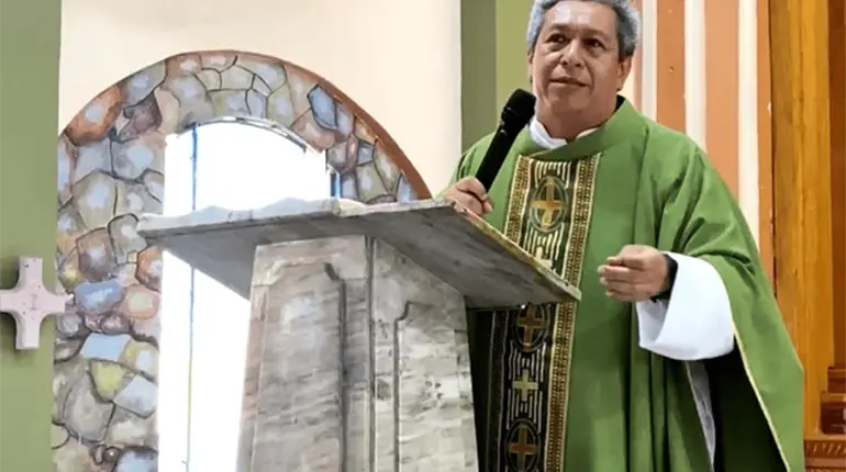 Exhorta Padre tiktokero a feligreses trabajar en afianzar su identidad y no avergonzarse de su origen