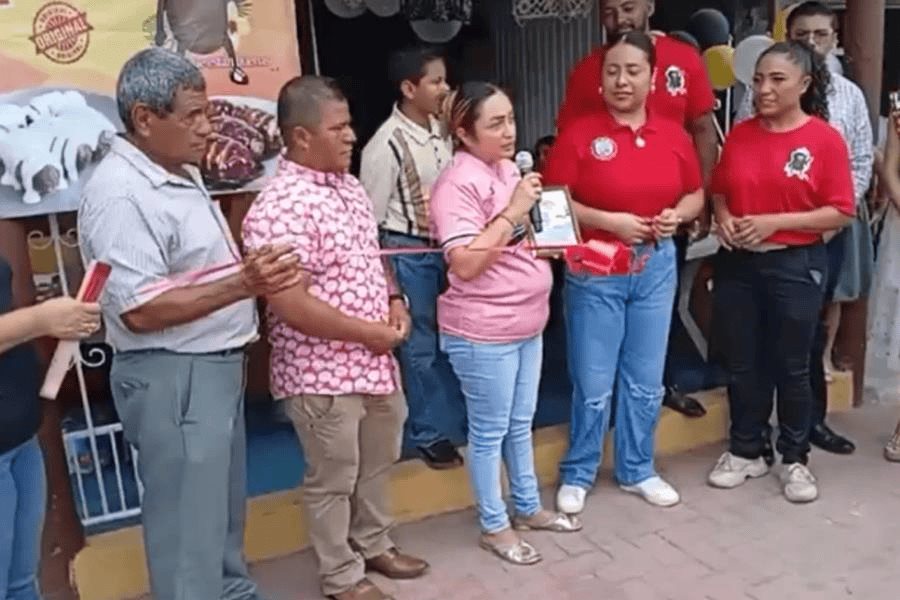 “Seguimos con su sueño”: hermano de “Niñón Jr” al inaugurar establecimiento en Iquinuapa