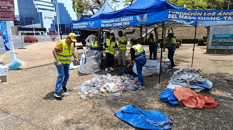 Los Ángeles del Mago Chong-Tall realizan campaña de reciclaje en apoyo a niños con cáncer