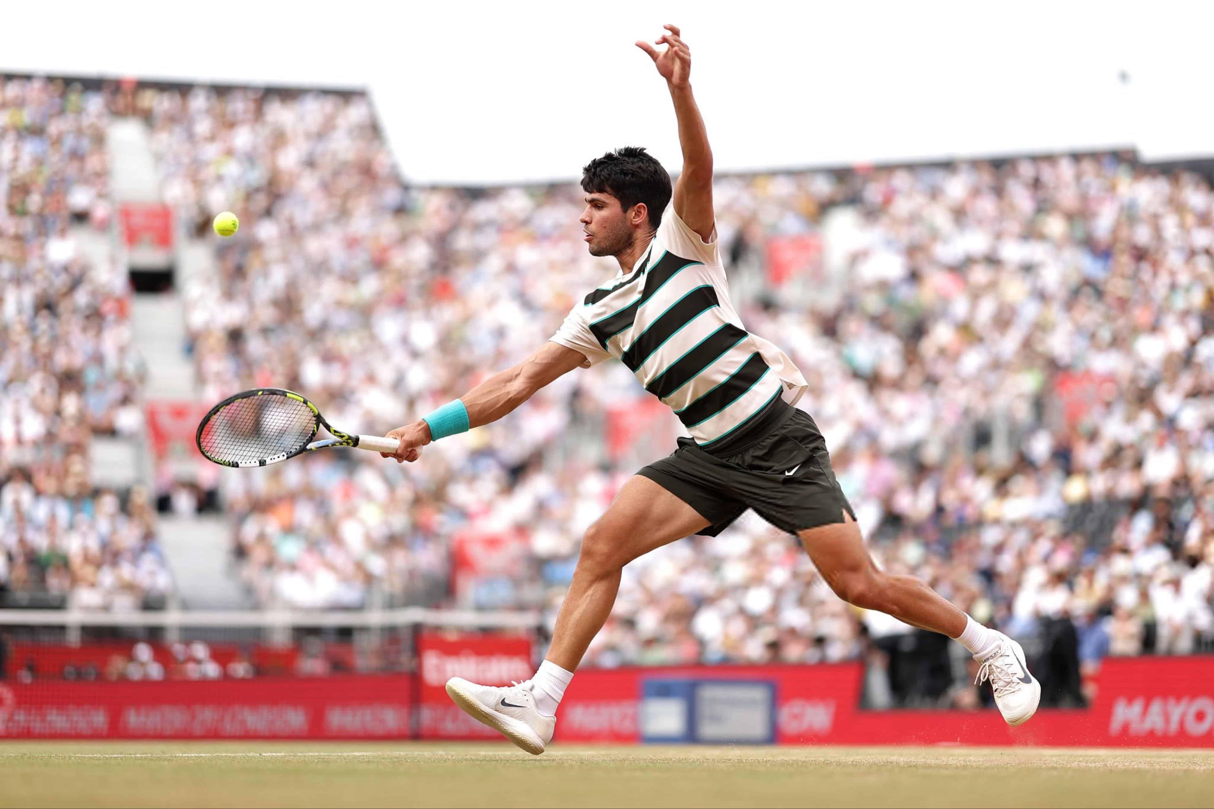 Carlos Alcaraz se clasifica a la final de Queen’s y llega a su quinta consecutiva