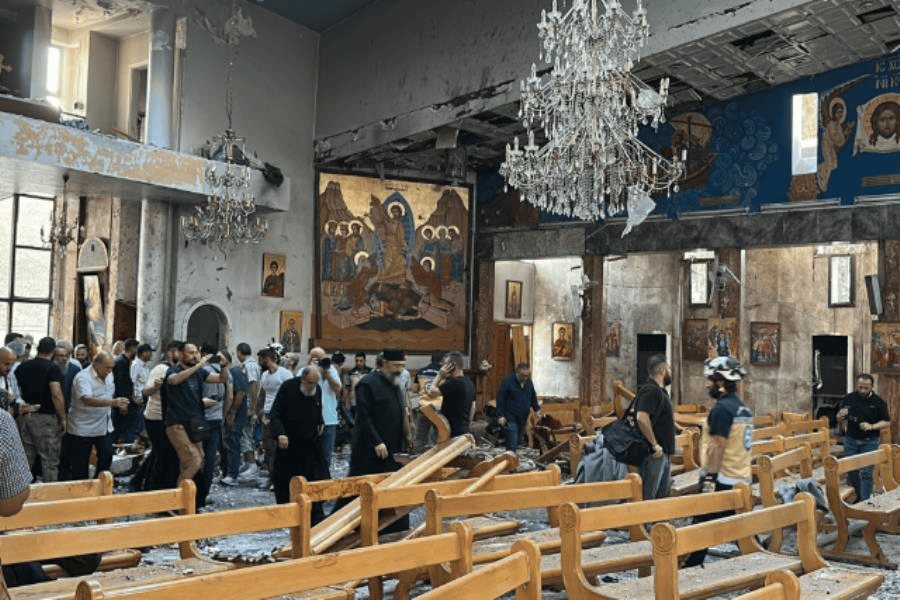22 muertos y 63 civiles lesionados deja ataque suicida en iglesia de Damasco en Siria