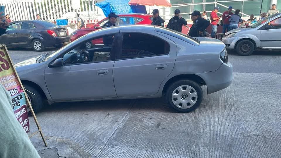 Detienen en Centro a 2 sujetos; les aseguran 9 monos araña, 1 arma de fuego y 2 vehículos