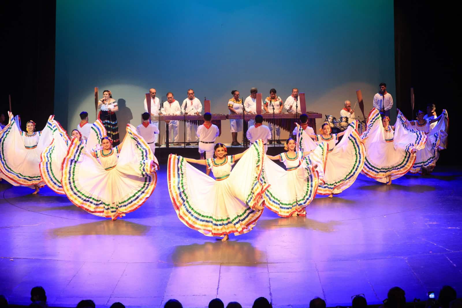 Con presentación de “Tabasco: Raíces y Tradiciones”, concluyen 5 días de Festival Villahermosa 2025