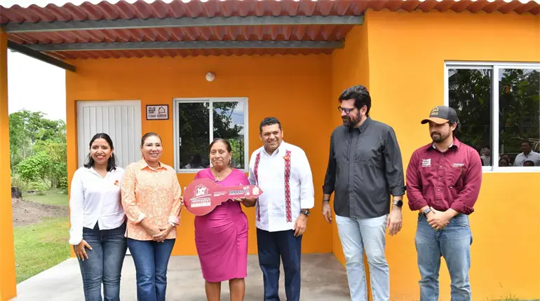 Entrega Ejecutivo primeras 40 casas de 300 en zona rural de Cunduacán
