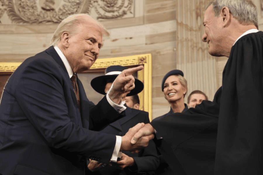 Celebra Trump fallo de Corte Suprema donde podrá negar ciudadanía a hijos de migrantes