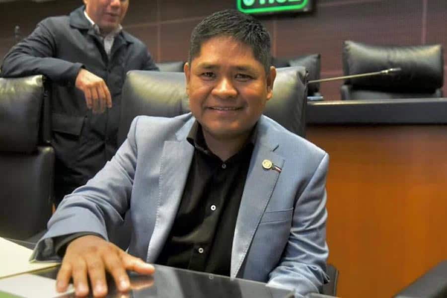 Erasmo Catarino, pasa de los escenarios al Senado; sustituye a Luis Melgar
