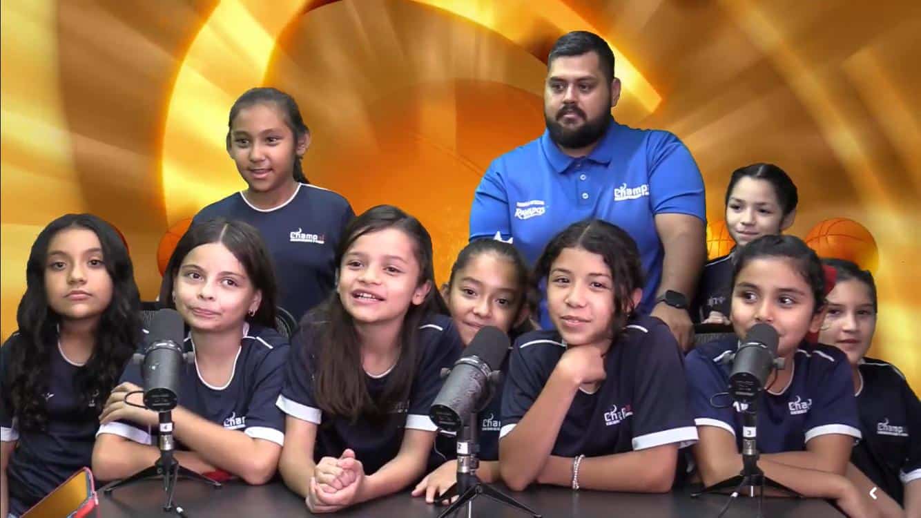 El equipo sub-11 femenil del Colegio Champal son campeonas estatales del Futbolito Bimbo