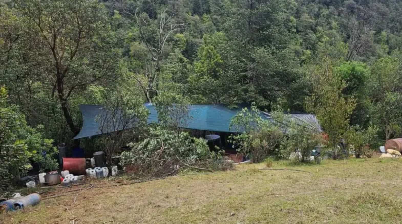 Fuerzas federales destruyen narcolaboratorio en Edomex