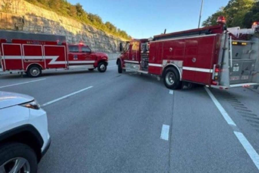 Reportan fallecimiento de 2 bomberos tras ataque armado mientras combatían incendio forestal en EE.UU.