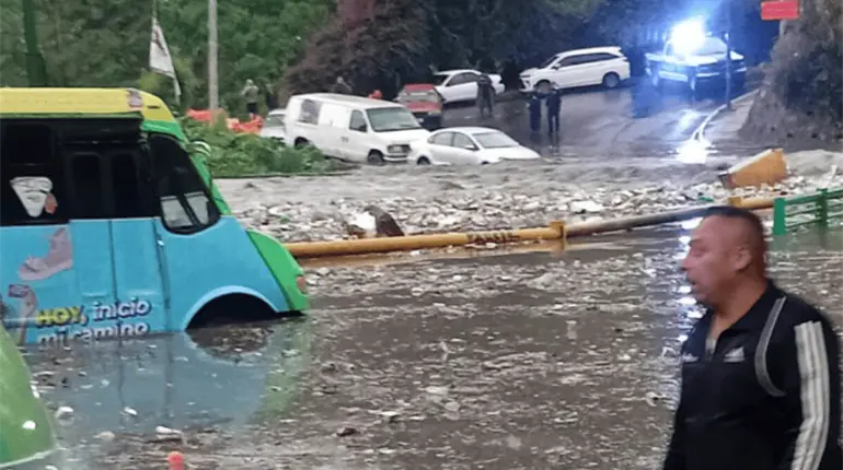 Lluvias torrenciales causan desbordamiento de la presa Becerra en la alcaldía Álvaro Obregón en CDMX