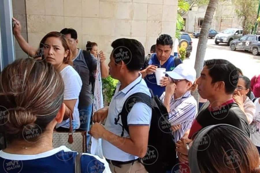 Protestan trabajadores de suplencia del IMSS-Bienestar para exigir basificación