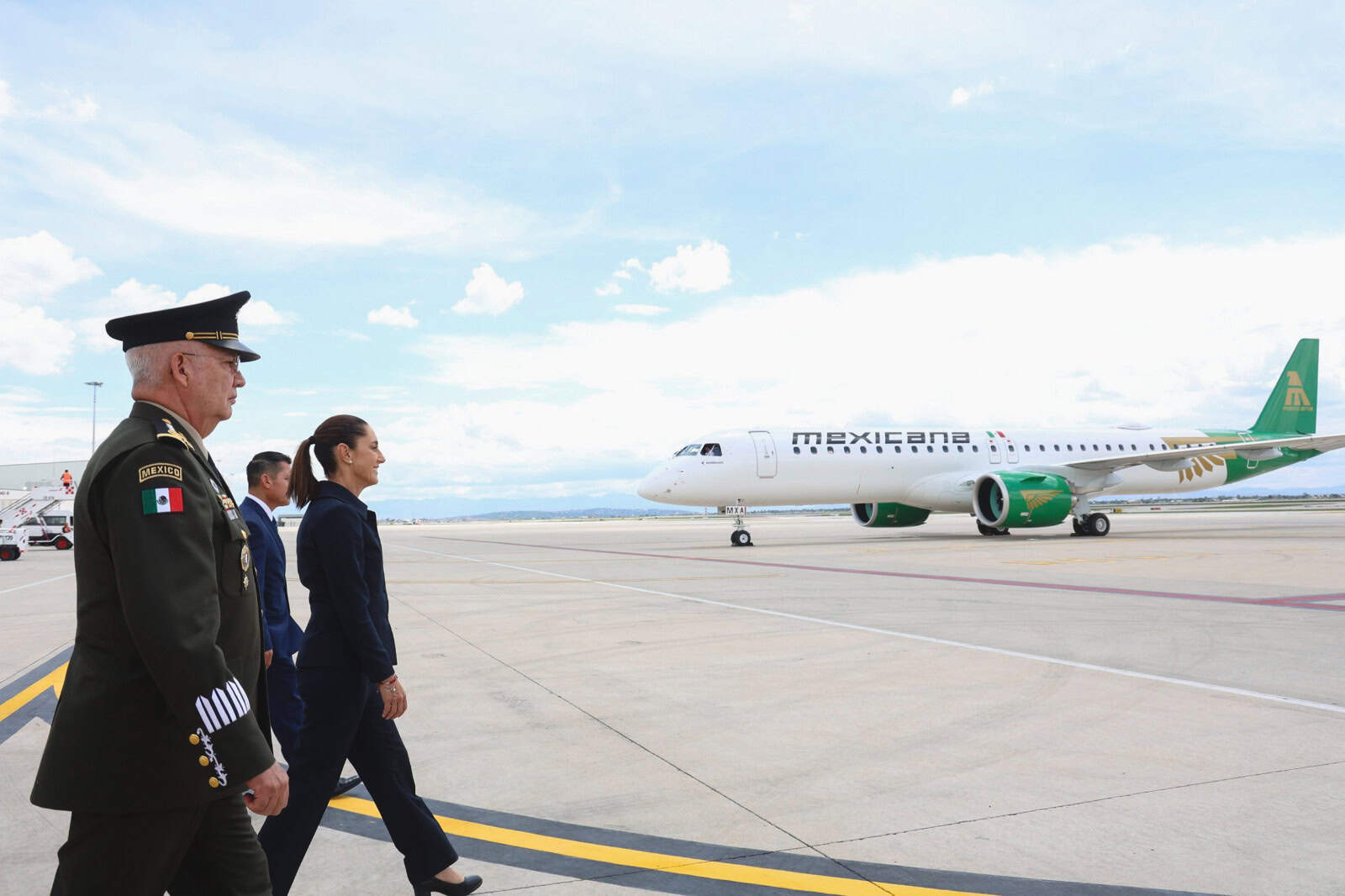 Mexicana recibe su primer avión de la empresa brasileña Embraer