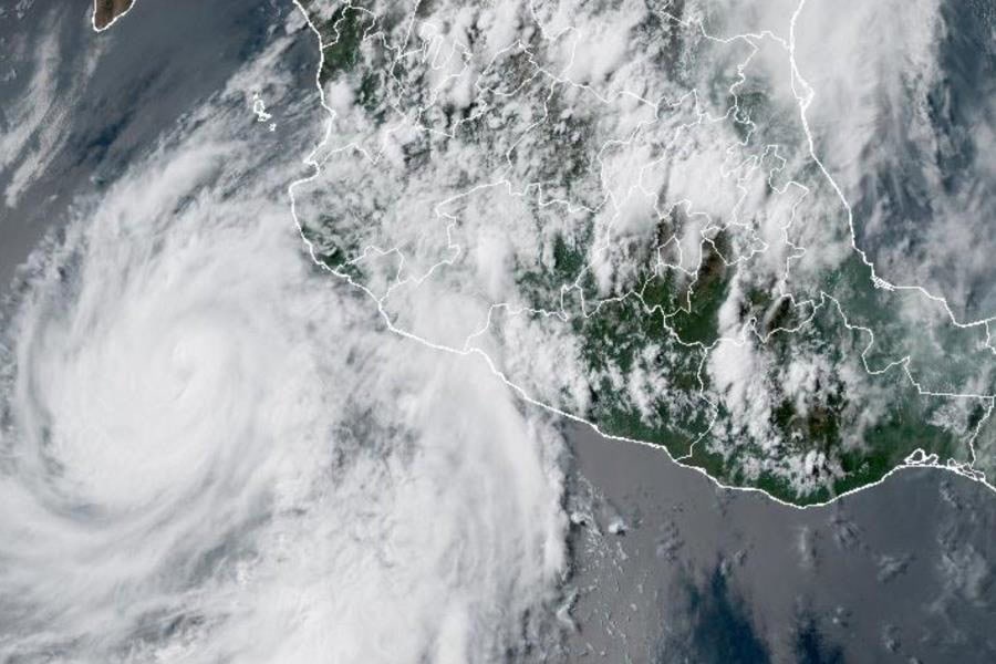 Flossie se mantiene como huracán categoría 3 