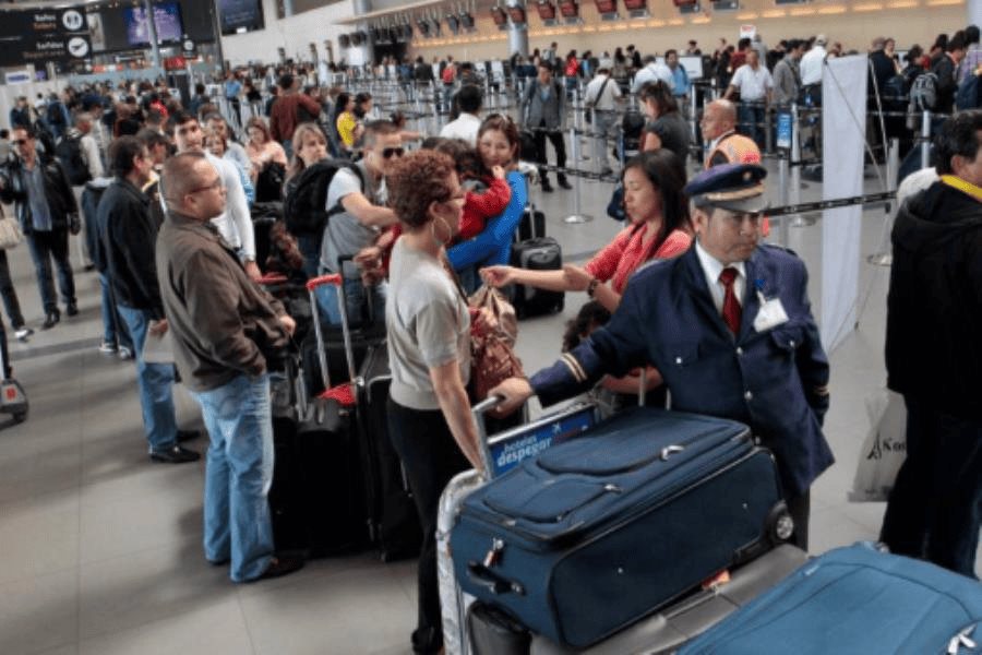 Tras amenazas de bomba, cierran temporalmente tráfico aéreo en Canadá Tras amenazas de bomba, cierran temporalmente tráfico aéreo en Canadá