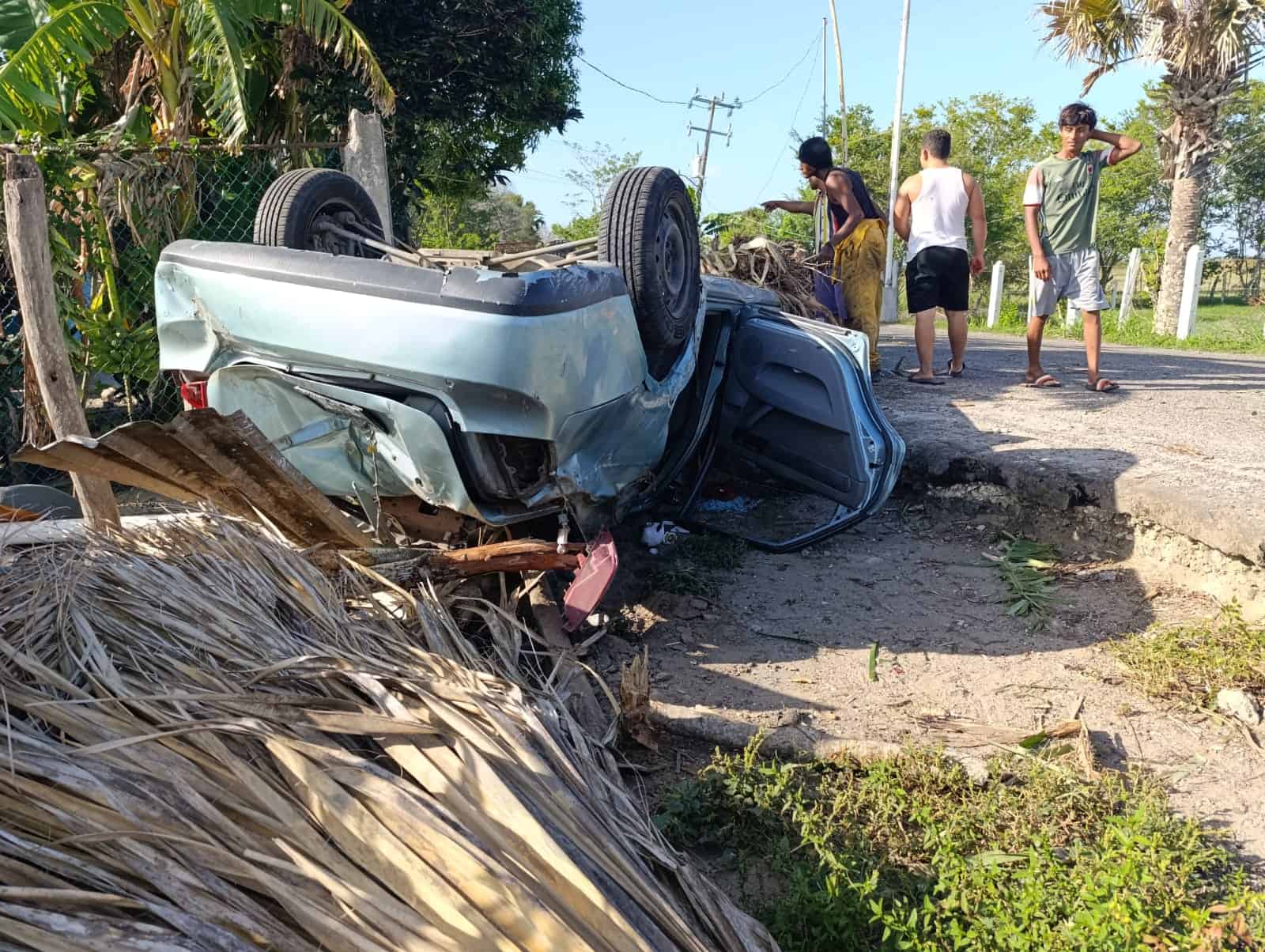 Sufren estudiantes de prepa accidente en automóvil en Jalpa