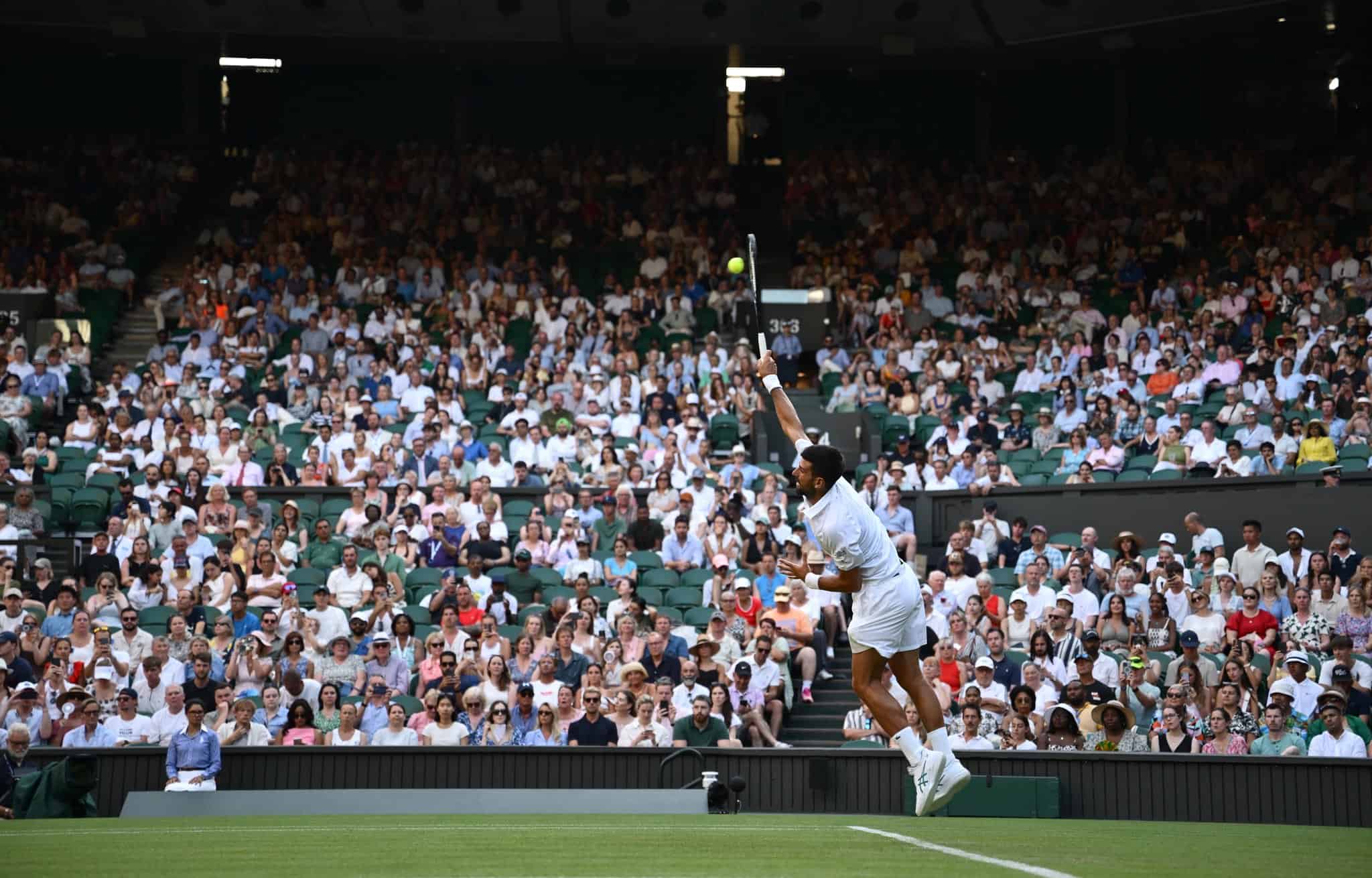 Novak Djokovic gana con tranquilidad a Daniel Evans y consigue su triunfo 99 en Wimbledon