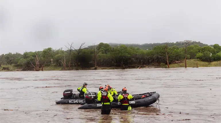 Lluvias dejan al menos 20 muertos y decenas de desaparecidos en Texas
