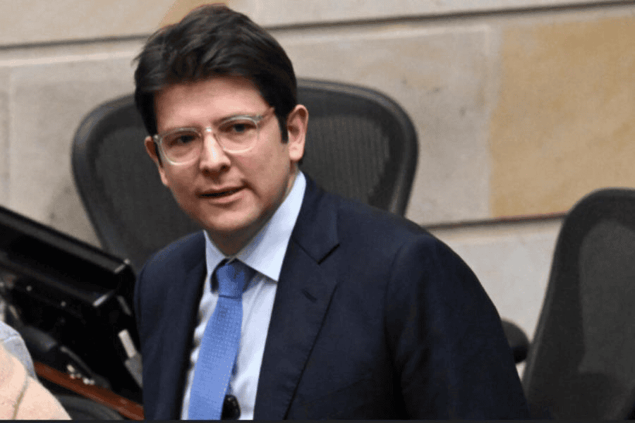 Emite Interpol ficha de búsqueda contra presunto responsable del atentado a Miguel Uribe