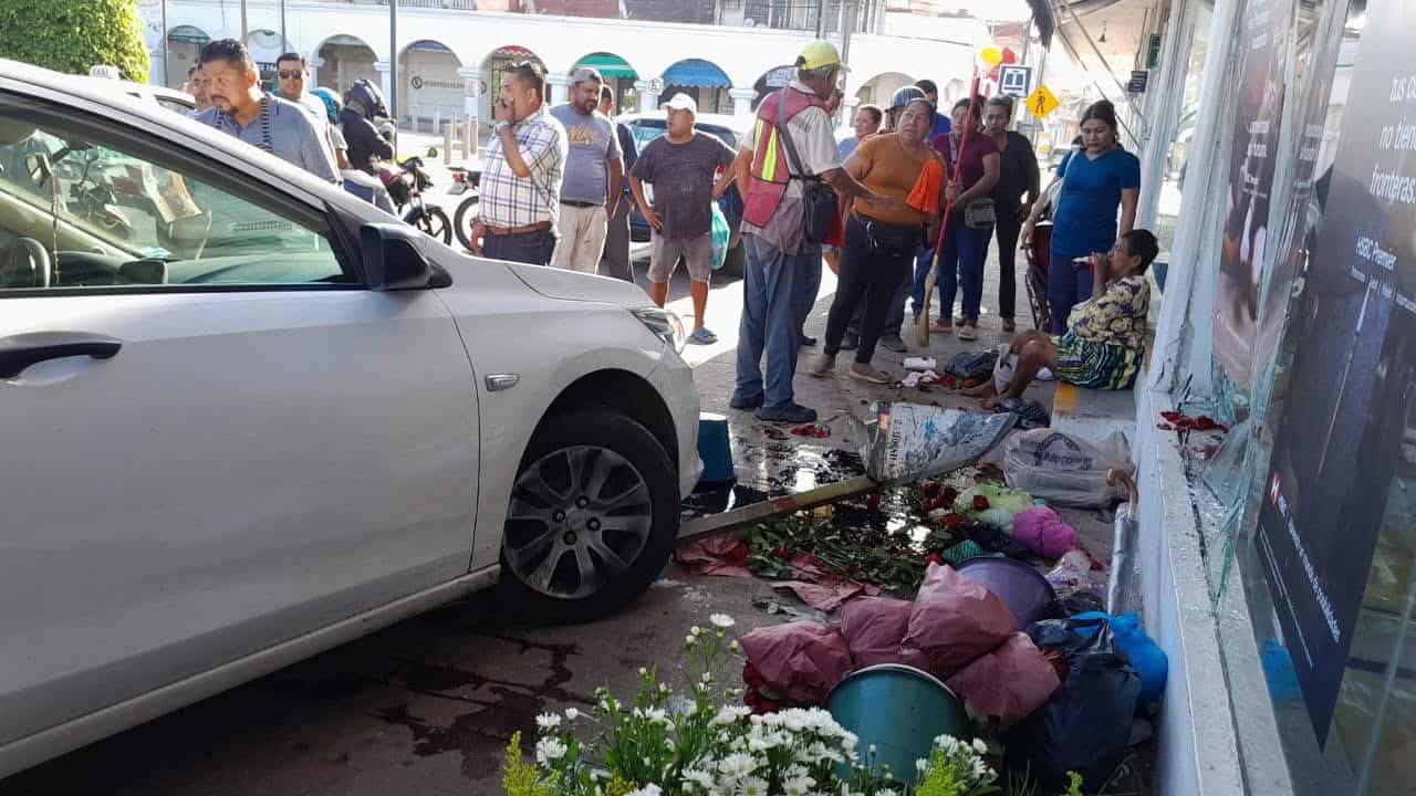 Atropellan a vendedora de flores en Comalcalco
