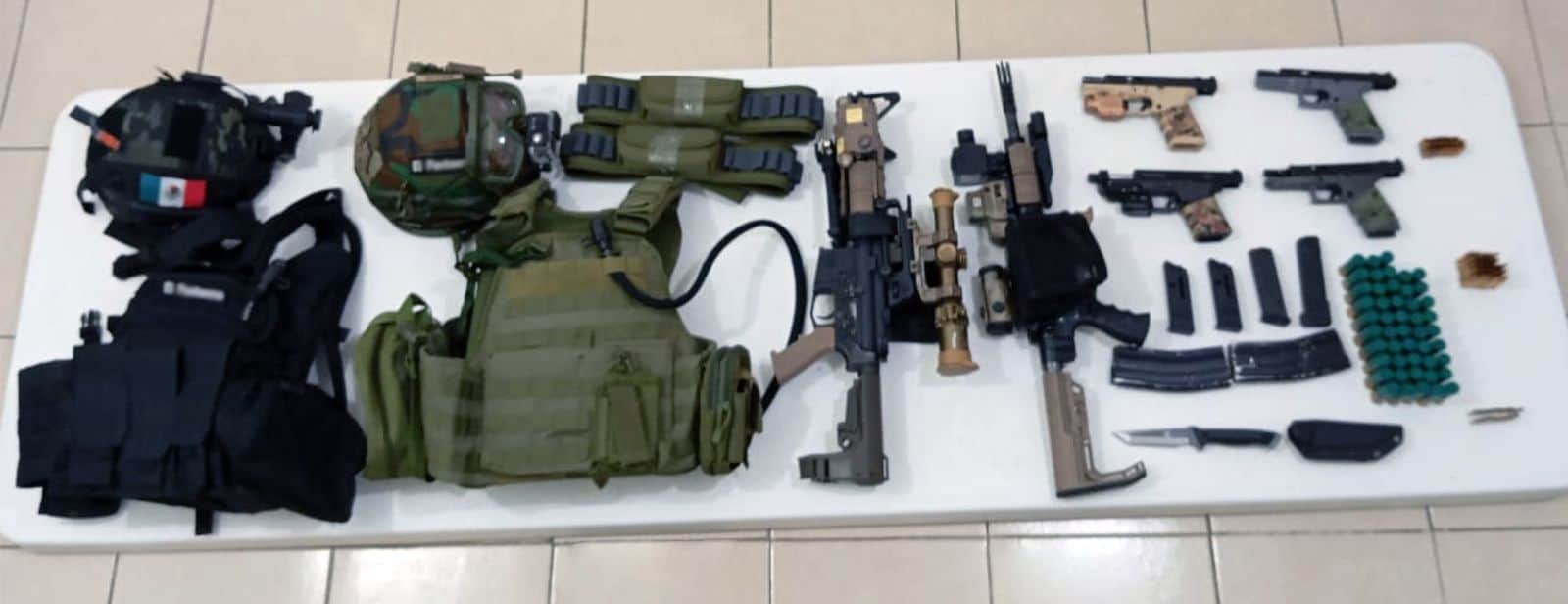 Detienen a estadounidense con arsenal y credencial de la CIA en Edomex