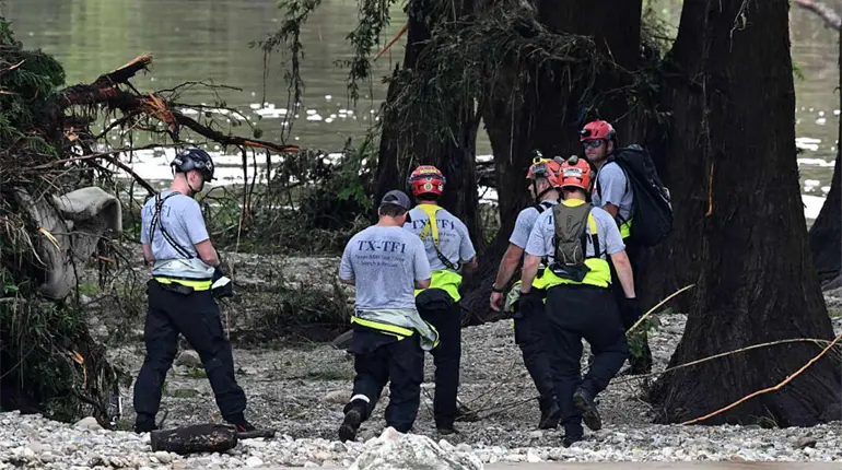 Inundaciones en Texas ya suman 51 muertos; 15 son menores