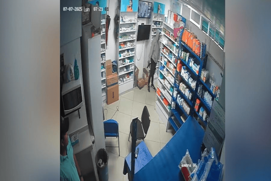 Con pistola en mano, asaltan farmacia en Paraíso