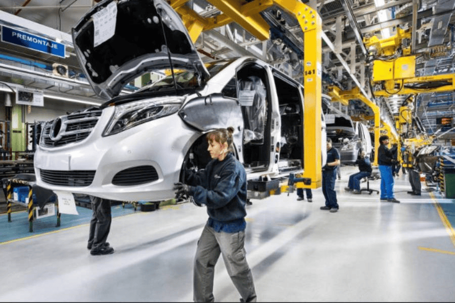 Ventas globales de Mercedes-Benz disminuyen 8% en el primer semestre de 2025