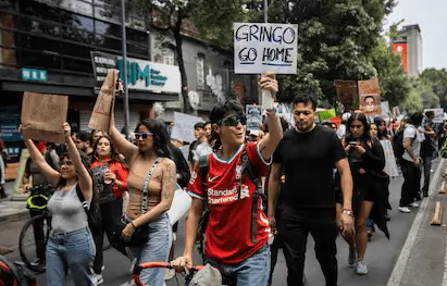 Condena Sheinbaum expresiones xenófobas en marcha contra gentrificación en la CDMX