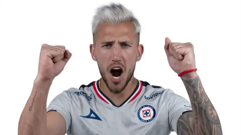 Cruz azul presenta su nuevo jersey para el Apertura 2025