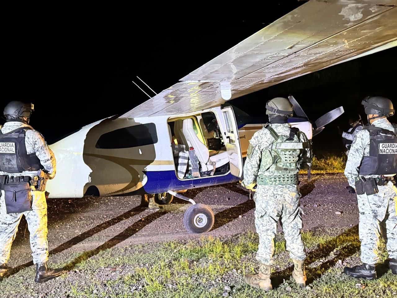 Bukele y Harfuch “chocan” por aeronave con droga hallada en México procedente de El Salvador