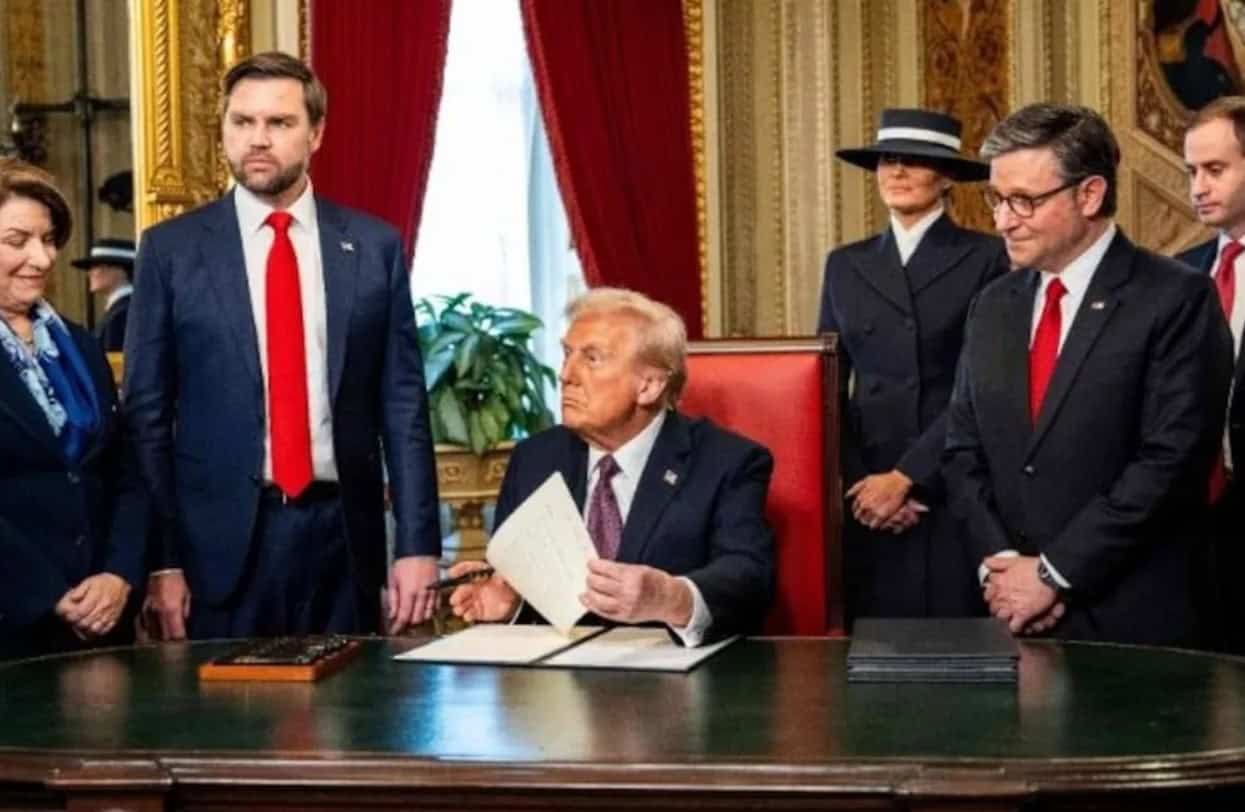 Bloquea juez orden ejecutiva de Trump de restringir ciudadanía por nacimiento en EE.UU.