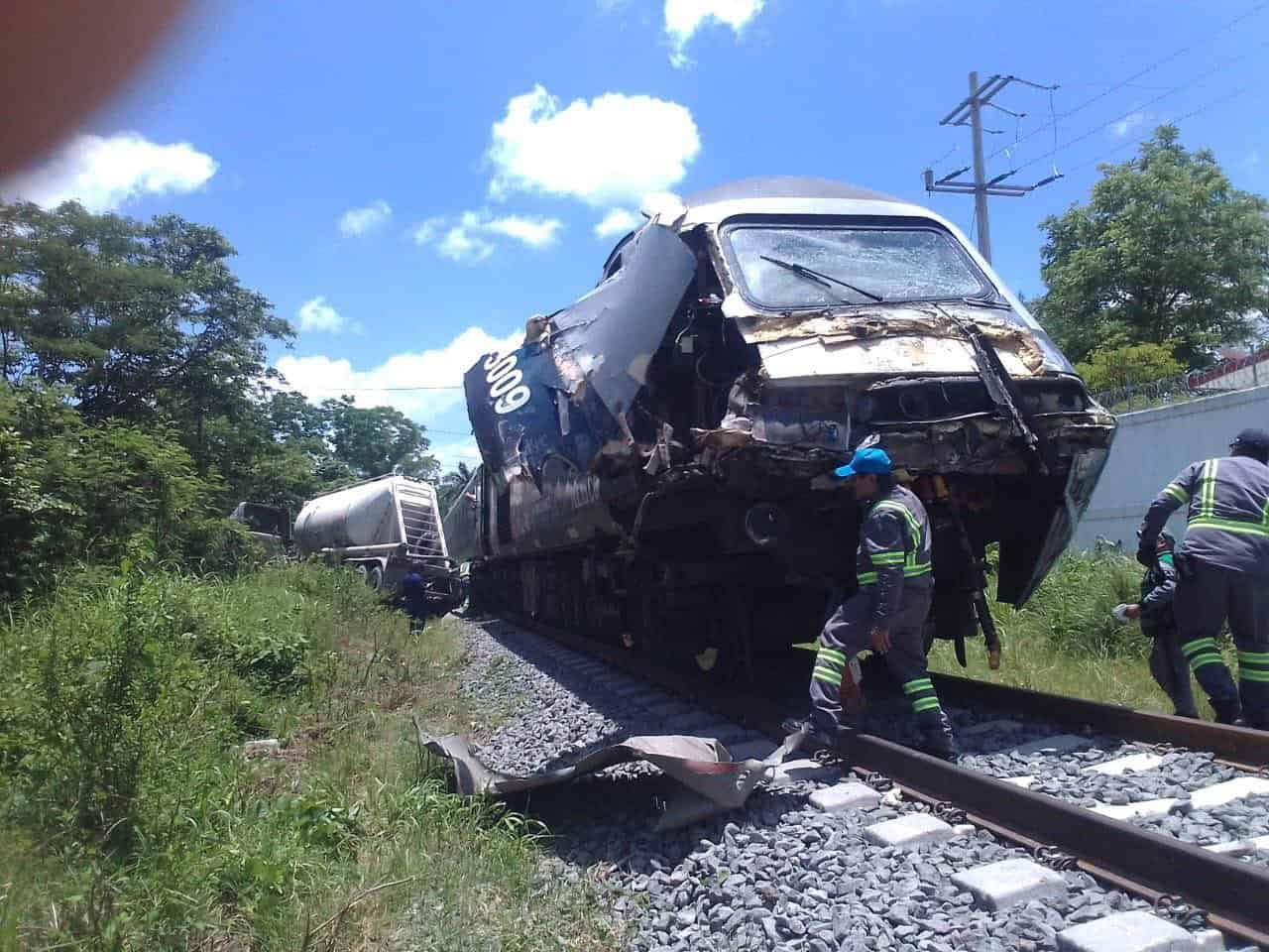 Tren Interoceánico choca con tráiler en Macuspana