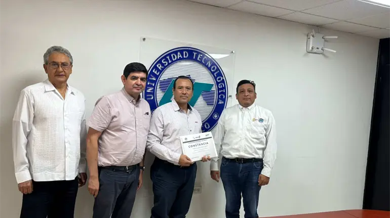 UTTAB entrega constancia a familiares de estudiante fallecido en accidente