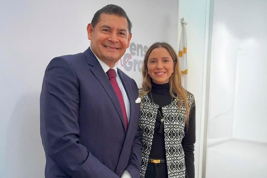 Gobernador de Puebla le truena los dedos a secretaria de Turismo y luego se disculpa