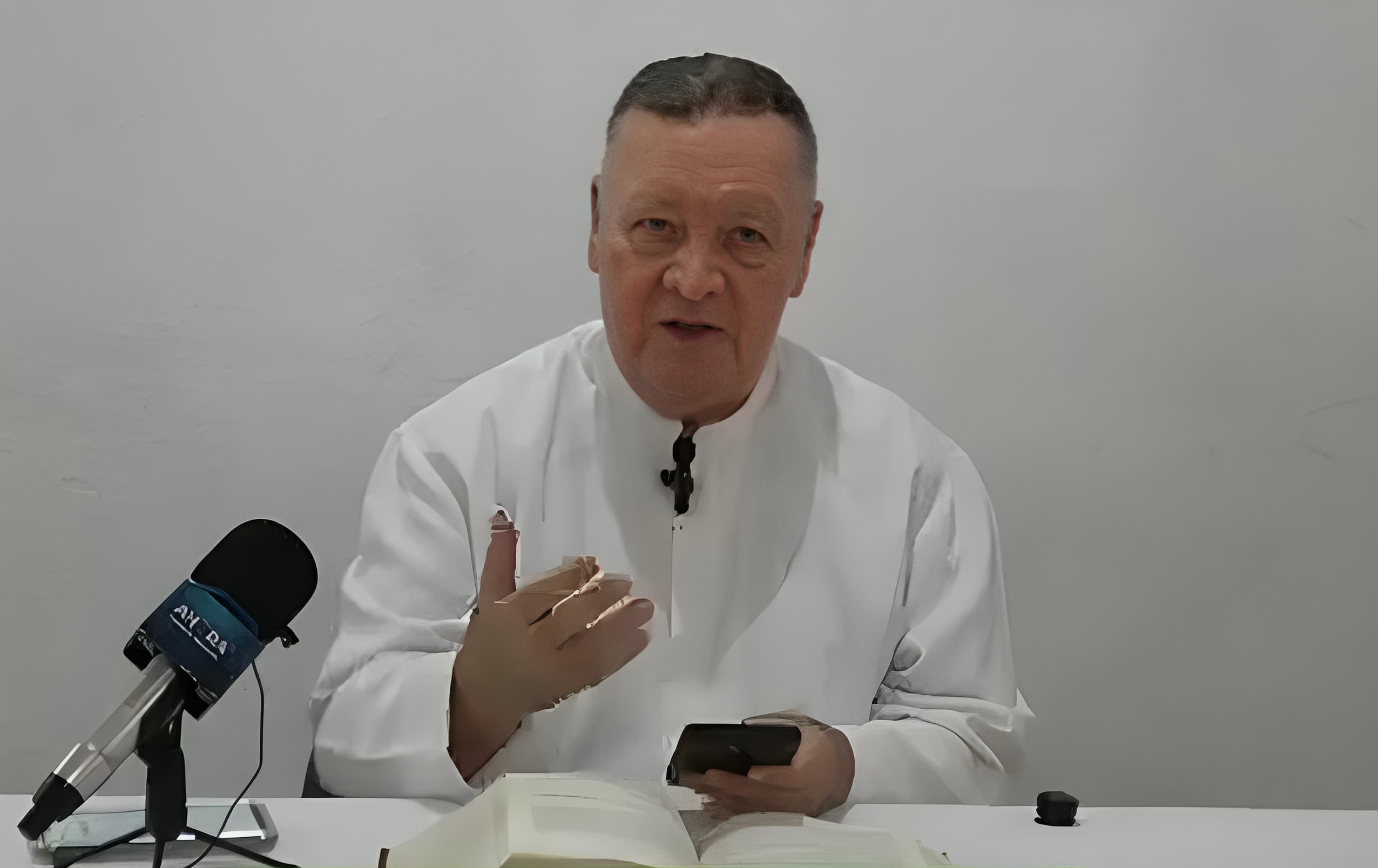 Continúa en terapia intensiva el Padre Héctor: Diócesis