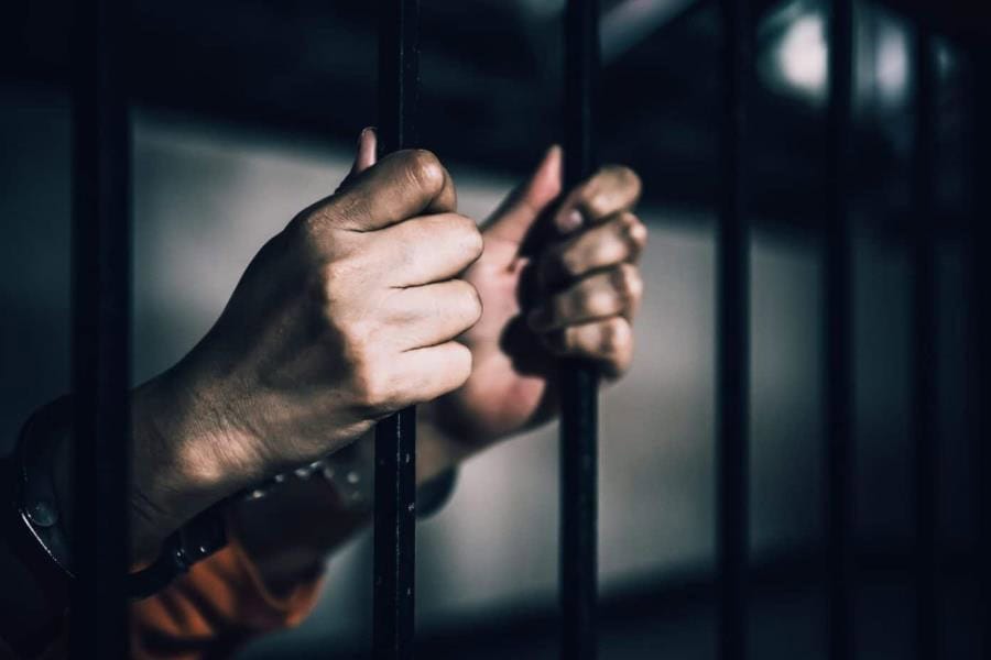 Dan formal prisión a policía federal ministerial por extorsión y secuestro agravados en Edomex