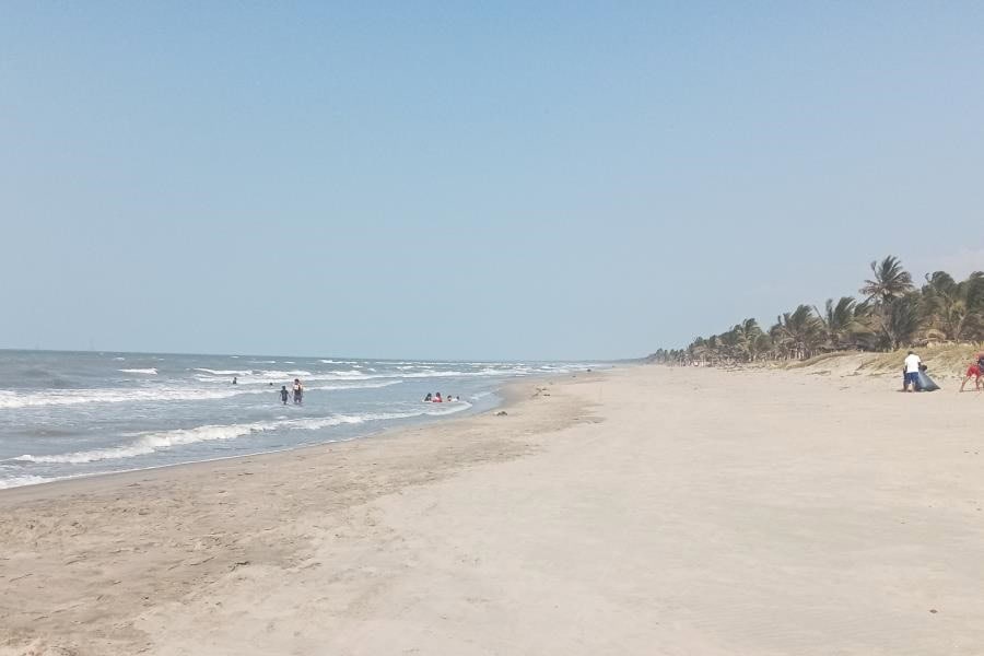 Alertan por marea roja en tres playas de Centla
