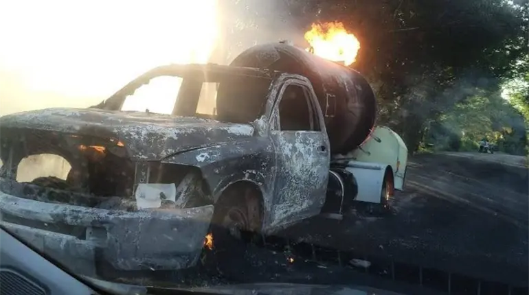 Explota pipa de gas en Tres Brazos, Centla