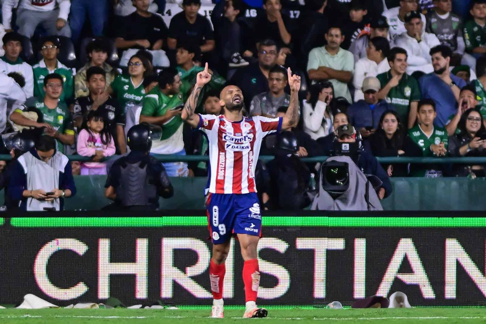 Pachuca golea a Rayados y San Luis vence por la mínima a León en la jornada dominical de la Liga Mx