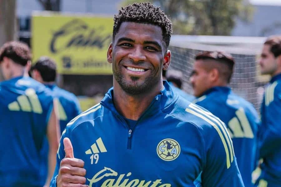 La Pantera Zúñiga, nuevo delantero del América