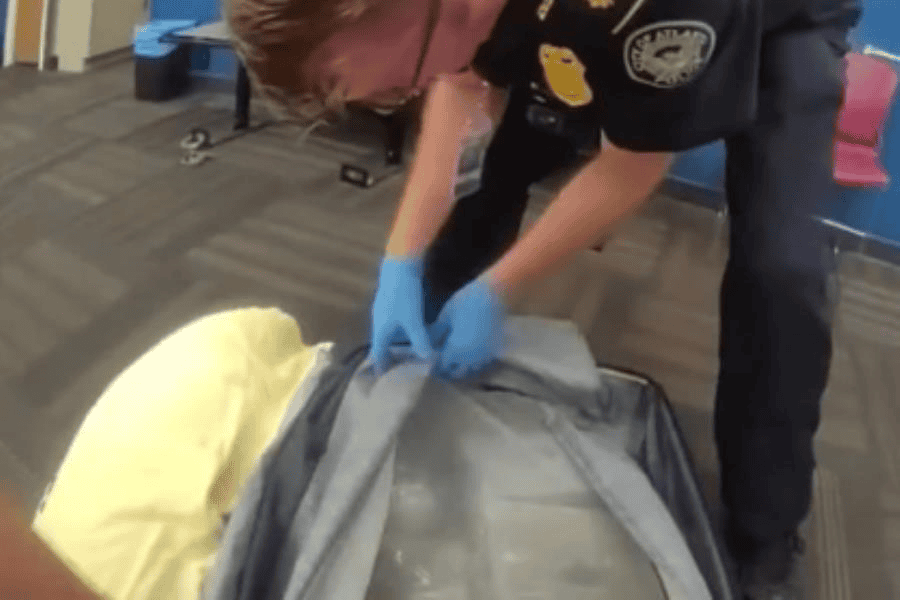 Detienen en aeropuerto de EE.UU. a hombre con casi 3 mdd en drogas; se dirigía a Brasil