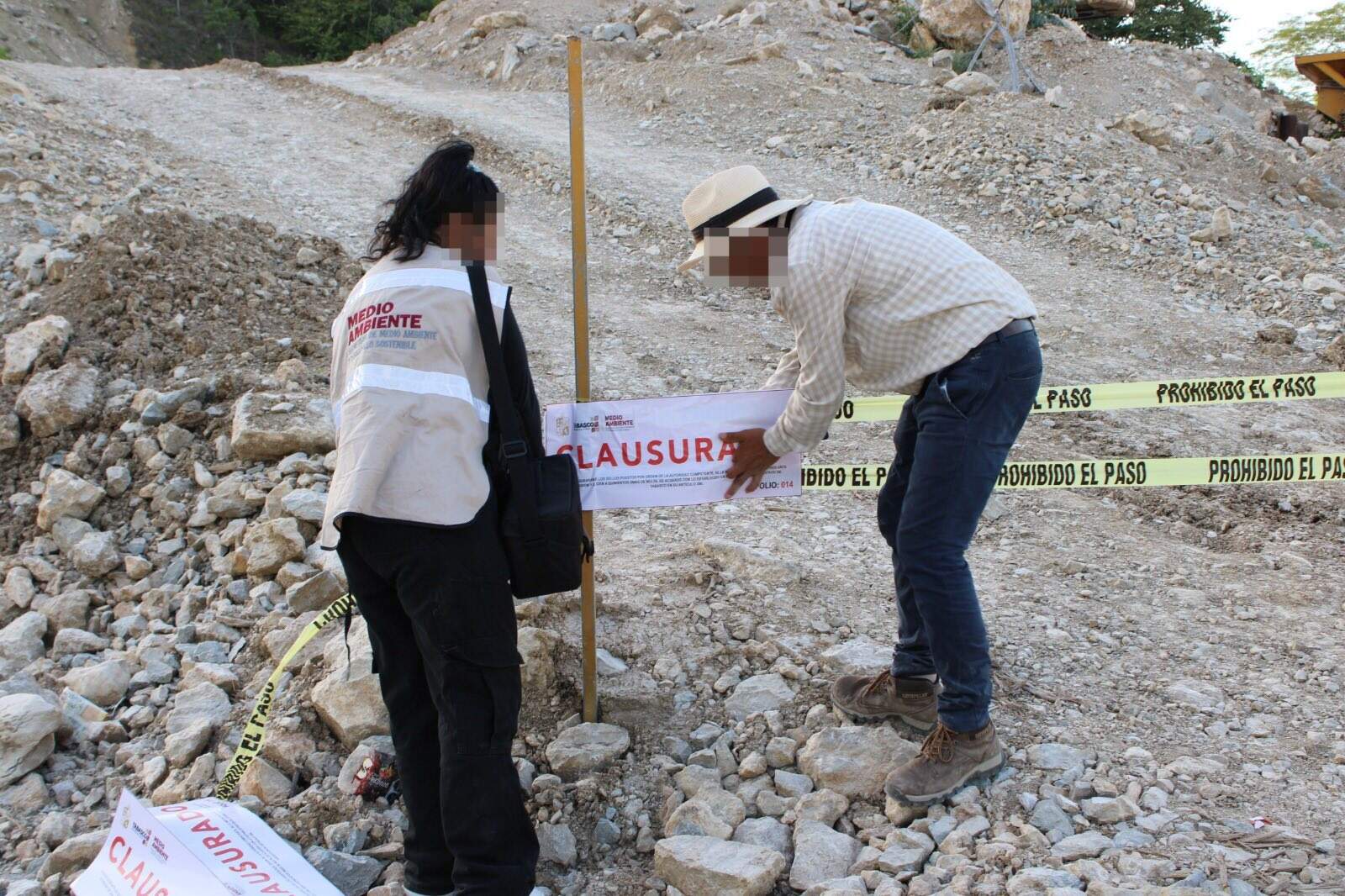 Clausuran predio por extracción ilegal de grava en Macuspana