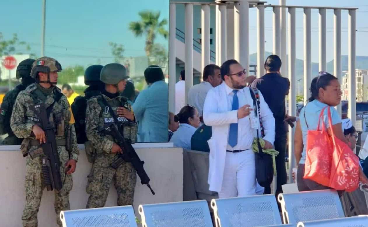 Por incendio, evacúan a pacientes y personal del Hospital General de Culiacán