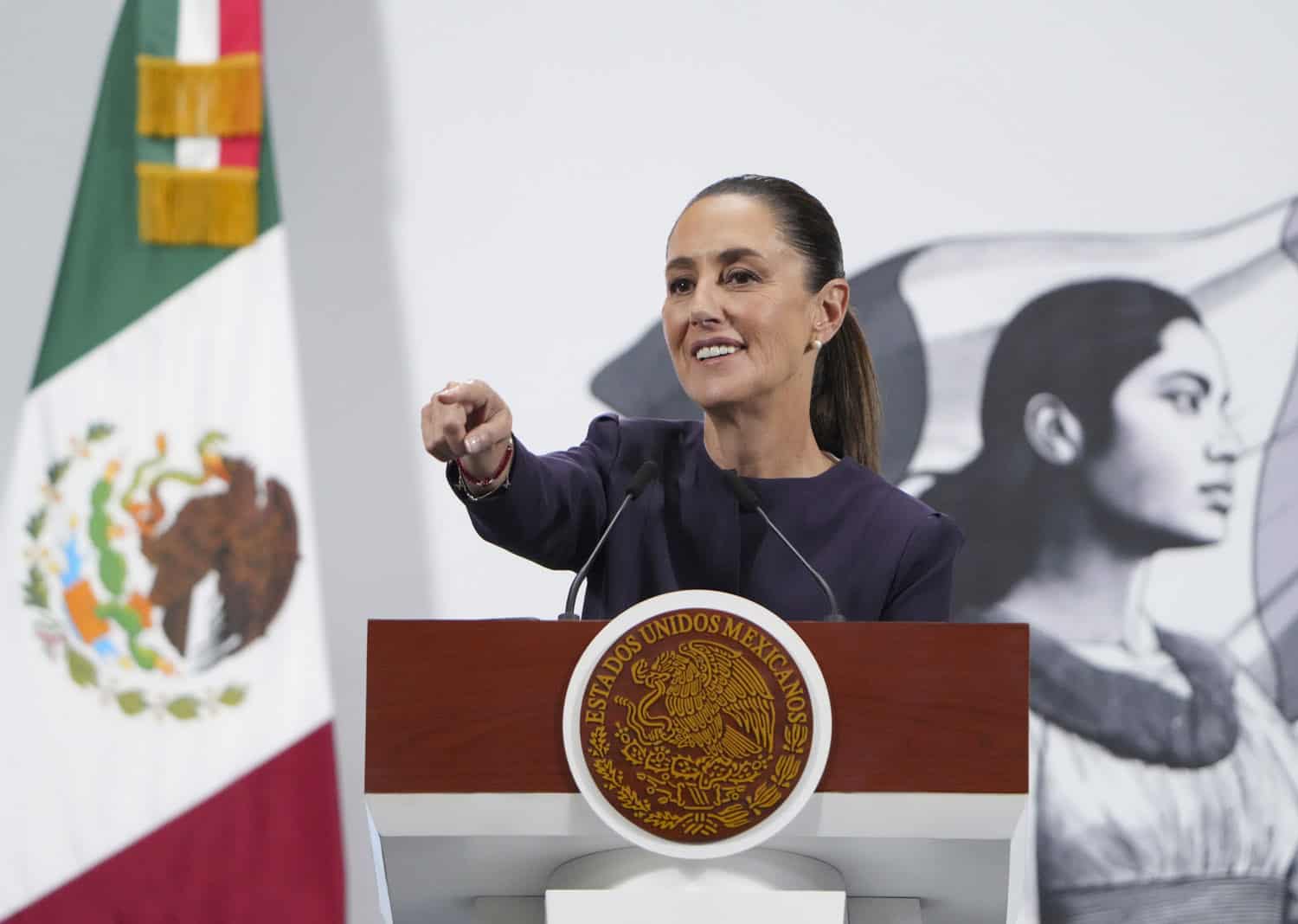 Jitomate mexicano seguirá exportándose a EE. UU. pese aumento del 17% de impuesto: Sheinbaum