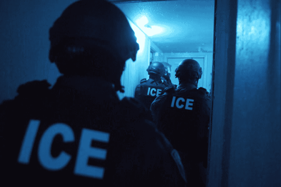 20 fiscales generales de EE. UU. buscan prohibir que agentes de ICE se cubran el rostro durante operativos