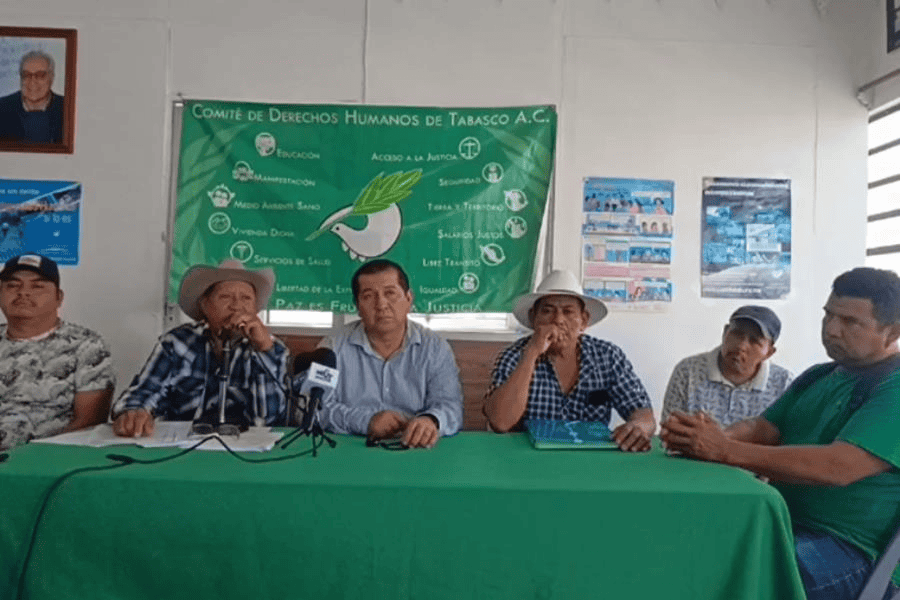 Habitantes de Cunduacán anuncian cierre de instalaciones de Pemex por falta de pago