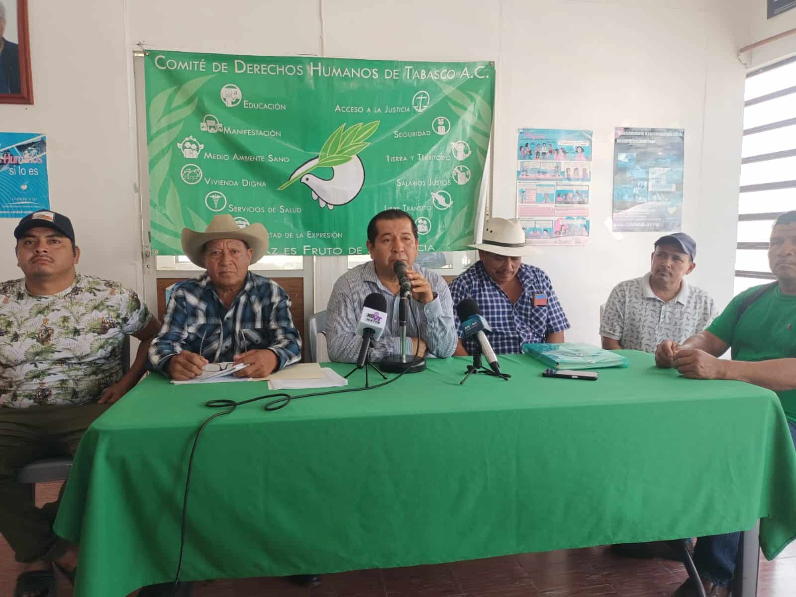Habitantes de Cunduacán anuncian cierre de instalaciones de Pemex por falta de pago