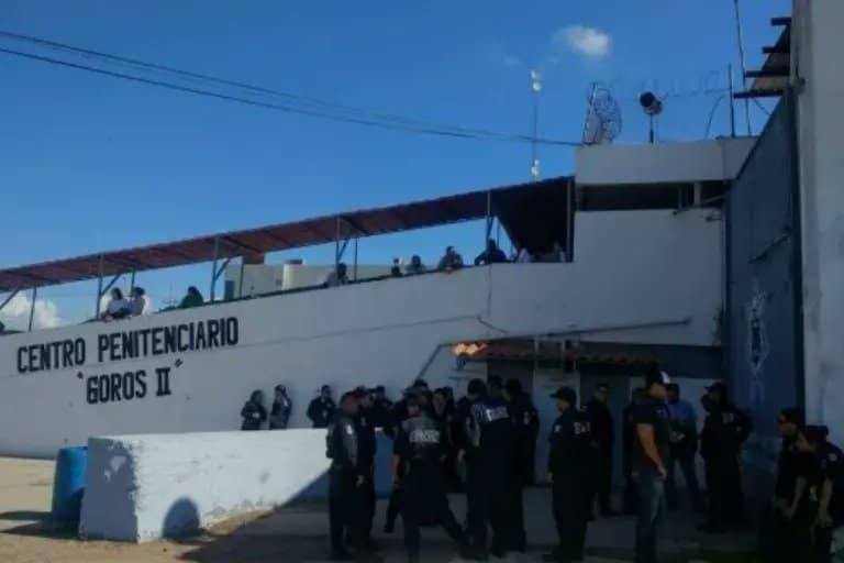 Identifican a reos que murieron en riña en penal de Sinaloa