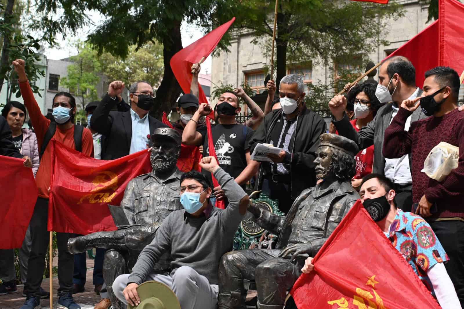 Partido Comunista y embajada de Cuba en México reprueban retiro de estatuas de Fidel y El Che